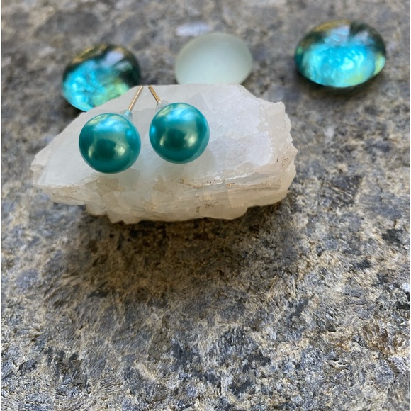 ๐Sale ๐2 for $10 NWOT beautiful baby blue shiny large ball post earrings - Picture 2 of 6